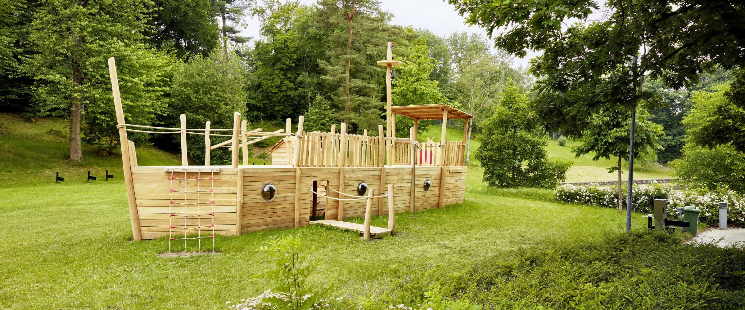 Klettergerüst im Freibad Annen